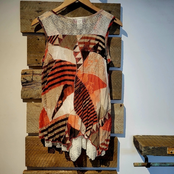 🇨🇦Made In Canada By Vin Rouge  Multicolor Sleeveless Top With Lace Details - Picture 3 of 7